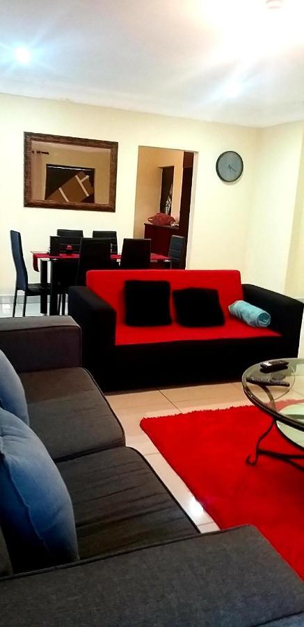 Tshukudu E Ntsho Bed & Breakfast Mogwase ภายนอก รูปภาพ